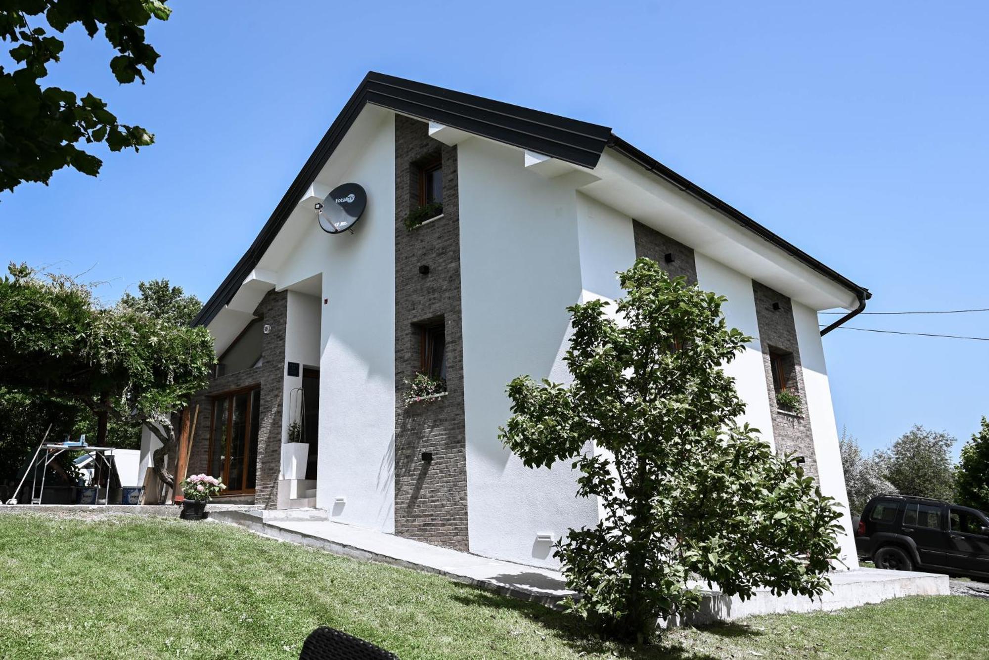 House Wisteria Počitniška hiša