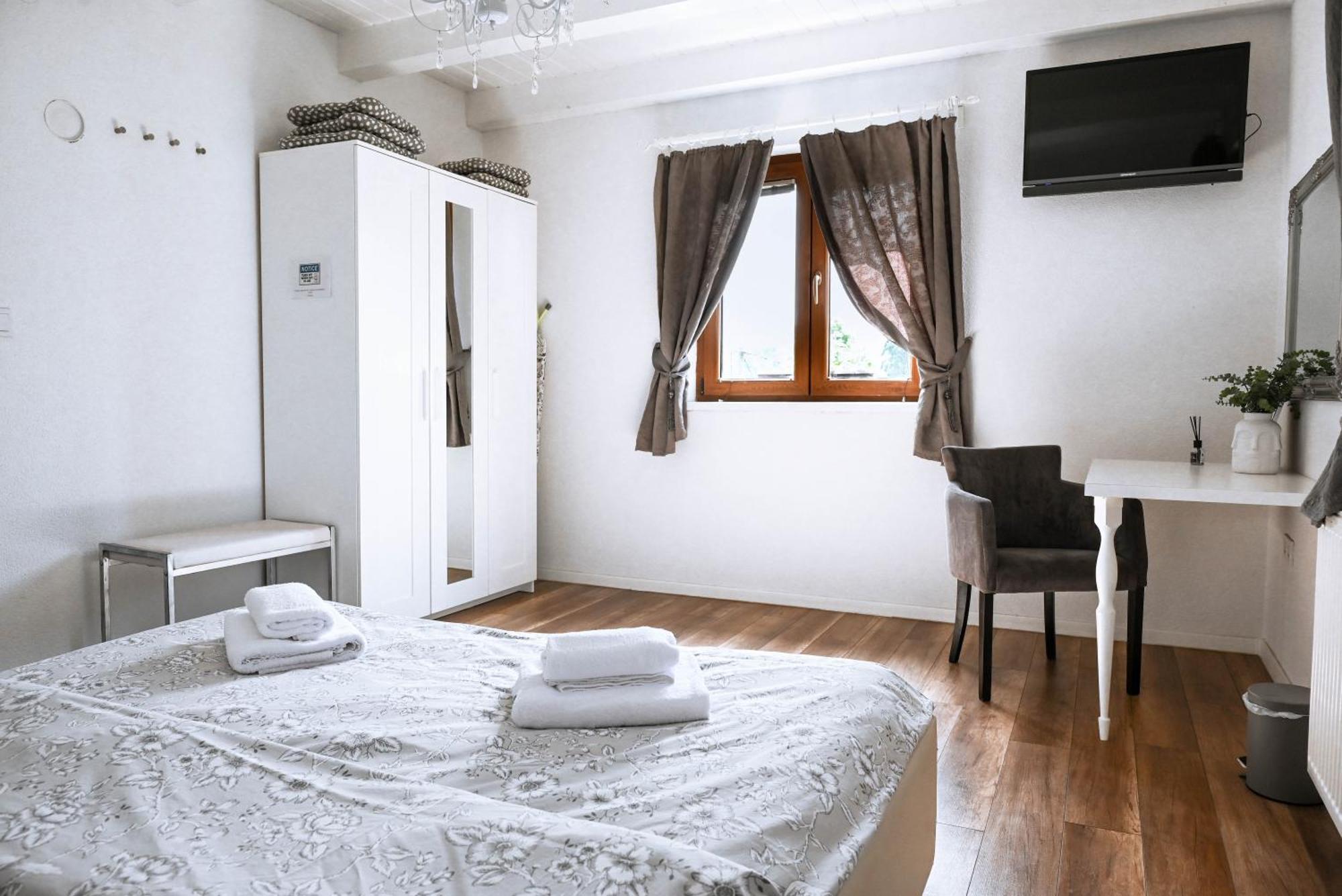 House Wisteria Rakovica