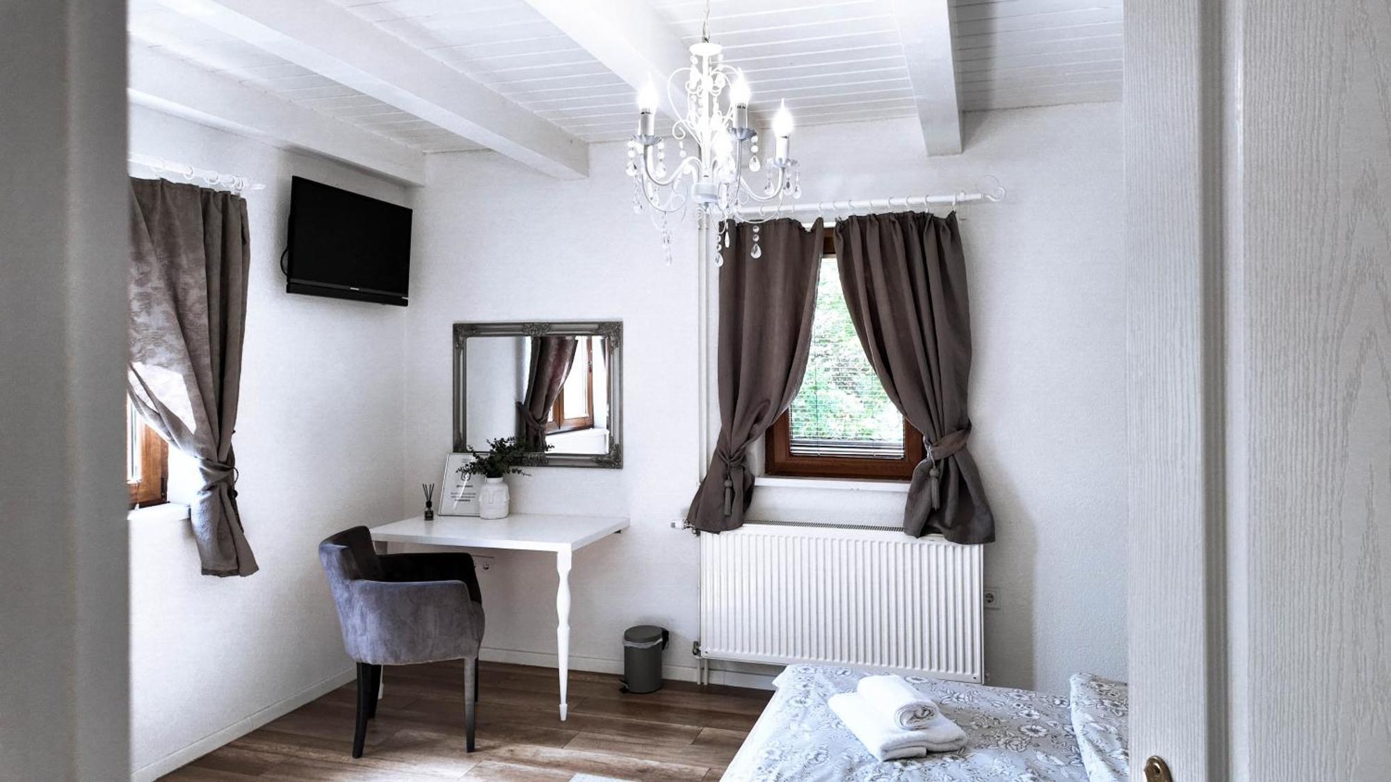 House Wisteria Rakovica